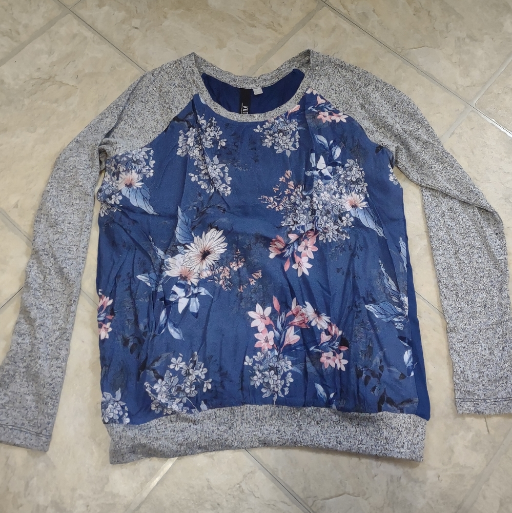Xs blue and gray floral shirt